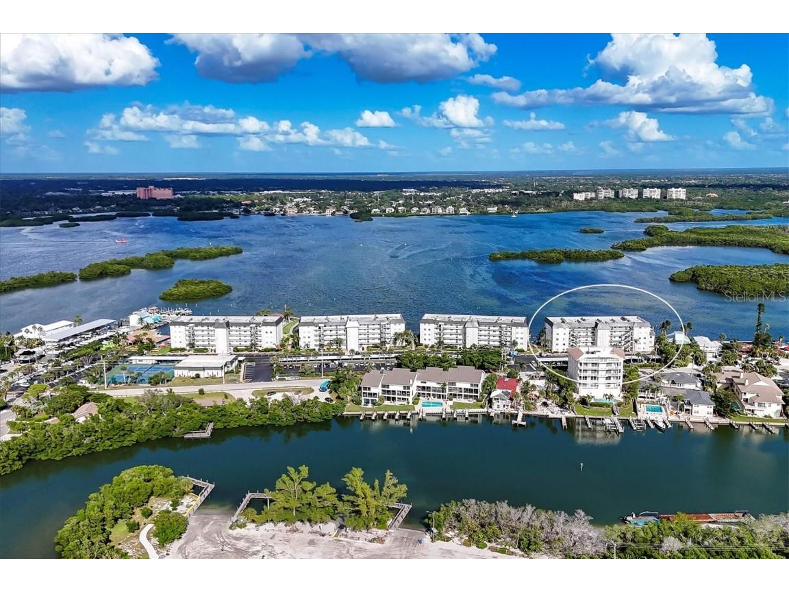 9011 Midnight Pass Road #426 Sarasota FL 34242 A4668084 image2