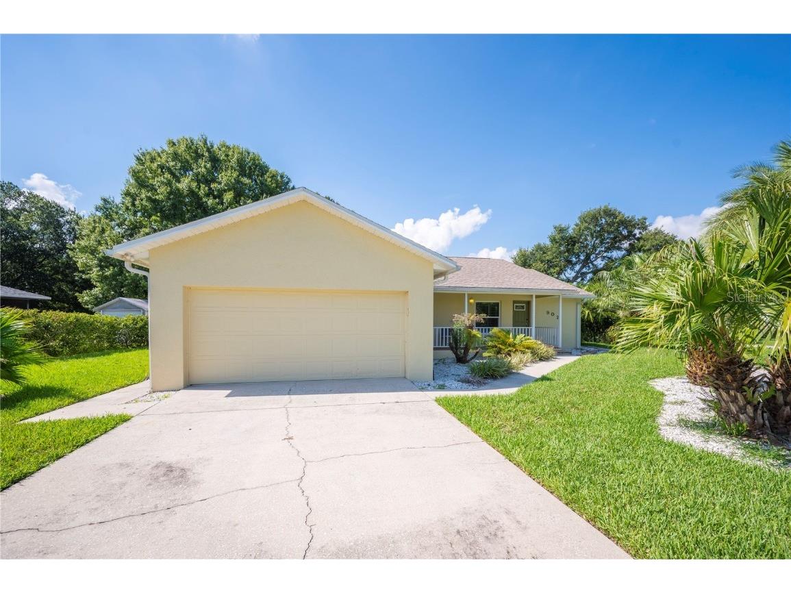 902 Flag Court Auburndale FL 33823 - VAN LAKE L4946115 image1