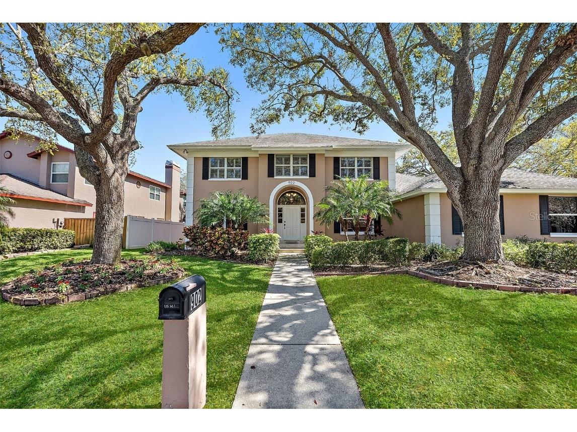 902 Marco Drive NE Saint Petersburg FL 33702 - TAMPA BAY TB8359087 image1