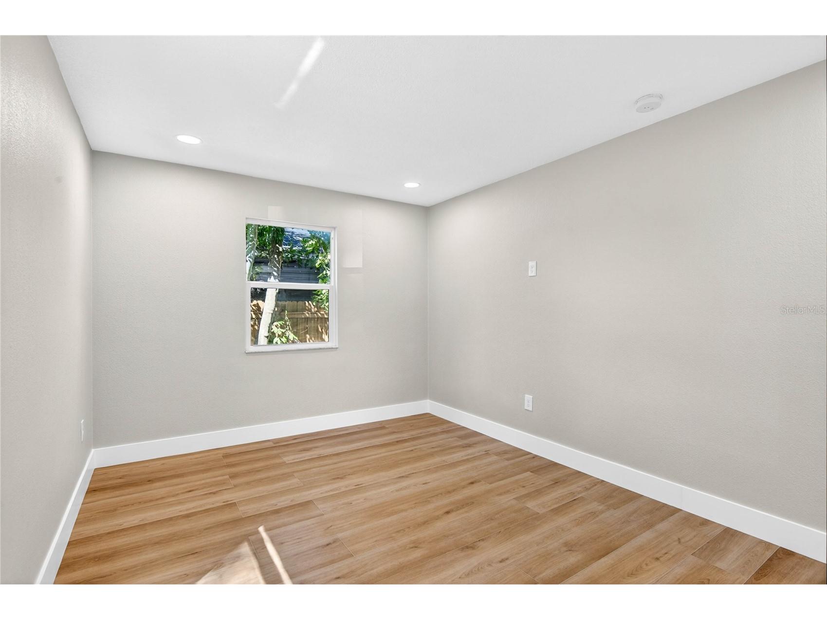 902 N 32nd Street Saint Petersburg FL 33713 TB8481192 image15