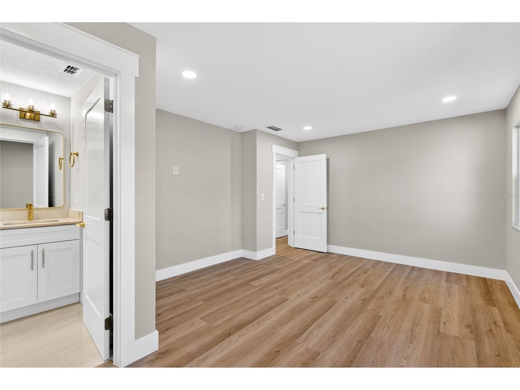 902 N 32nd Street Saint Petersburg FL 33713 TB8481192 image19