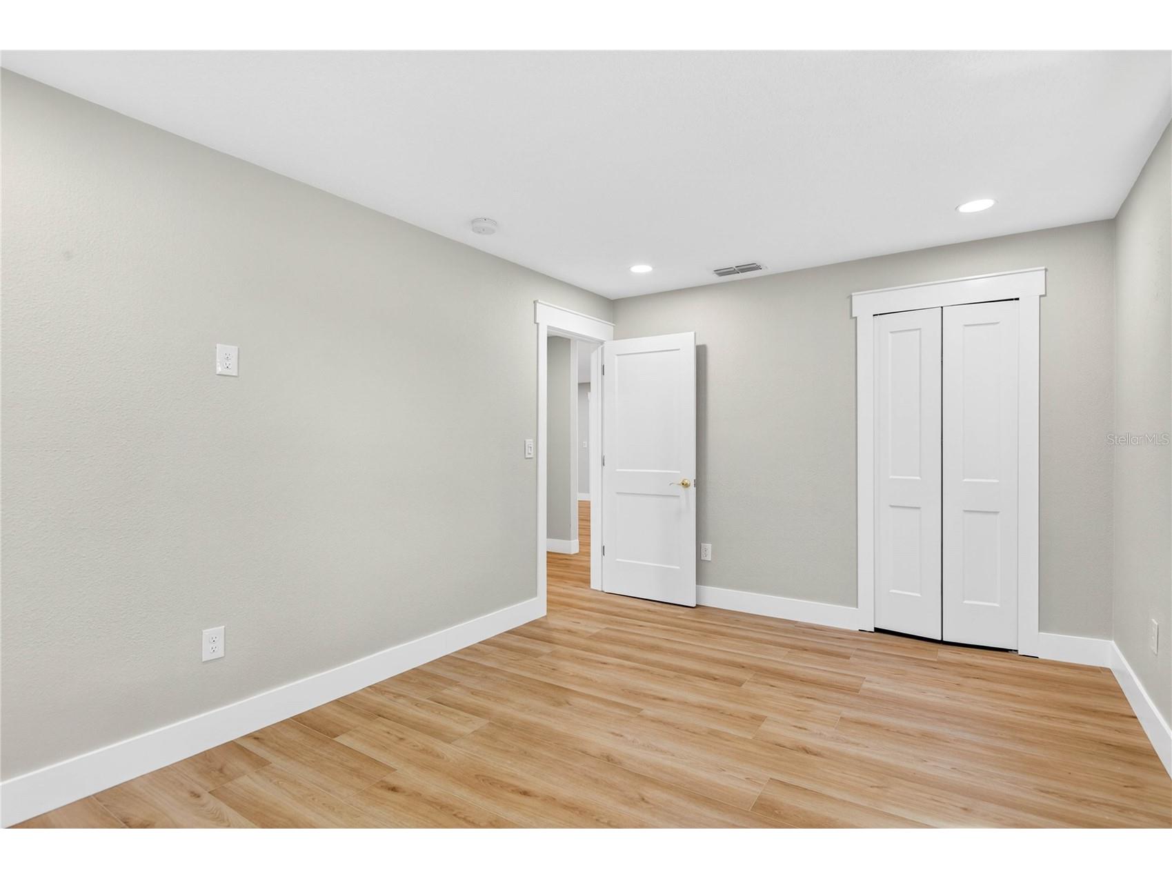 902 N 32nd Street Saint Petersburg FL 33713 TB8481192 image23