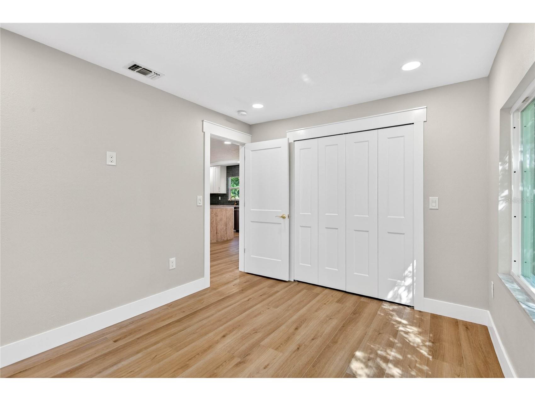 902 N 32nd Street Saint Petersburg FL 33713 TB8481192 image25