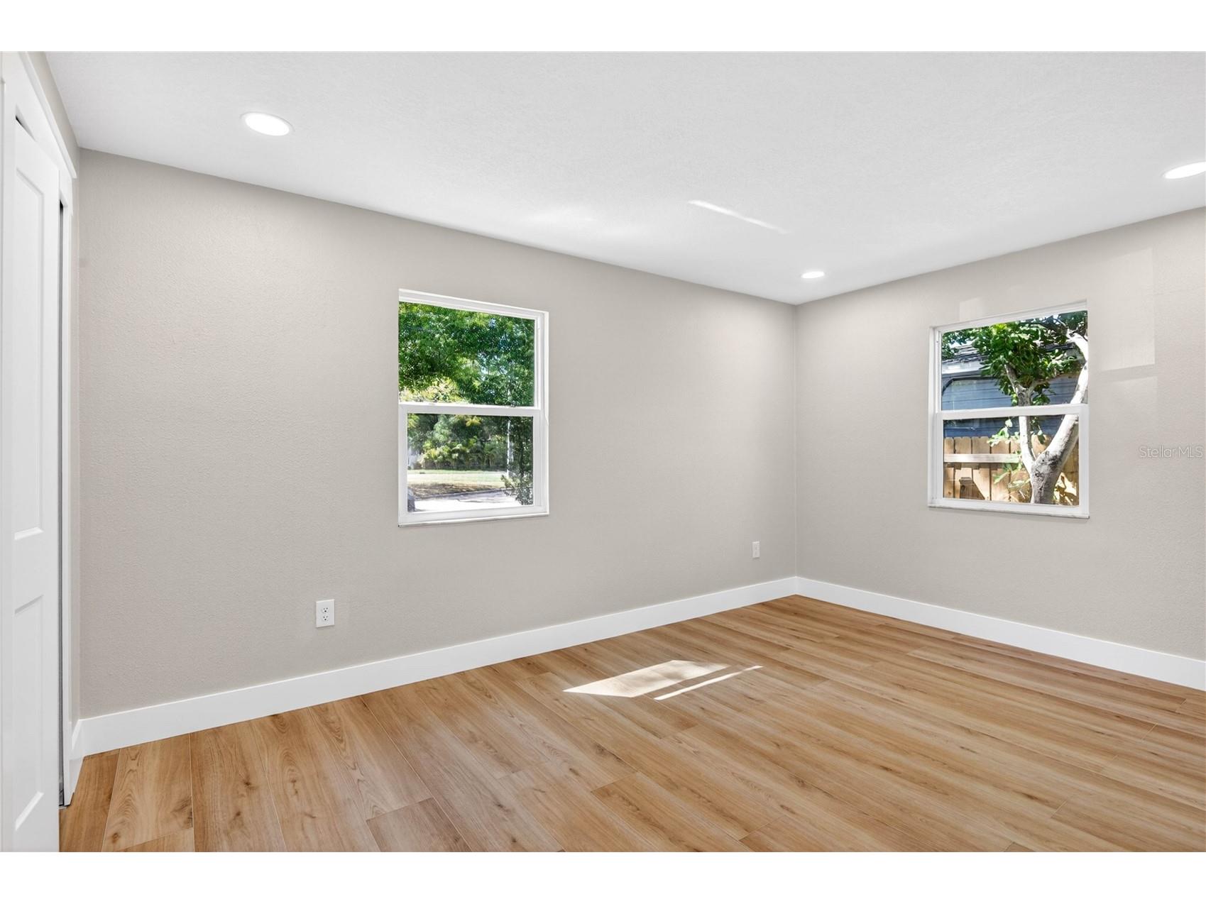902 N 32nd Street Saint Petersburg FL 33713 TB8481192 image26