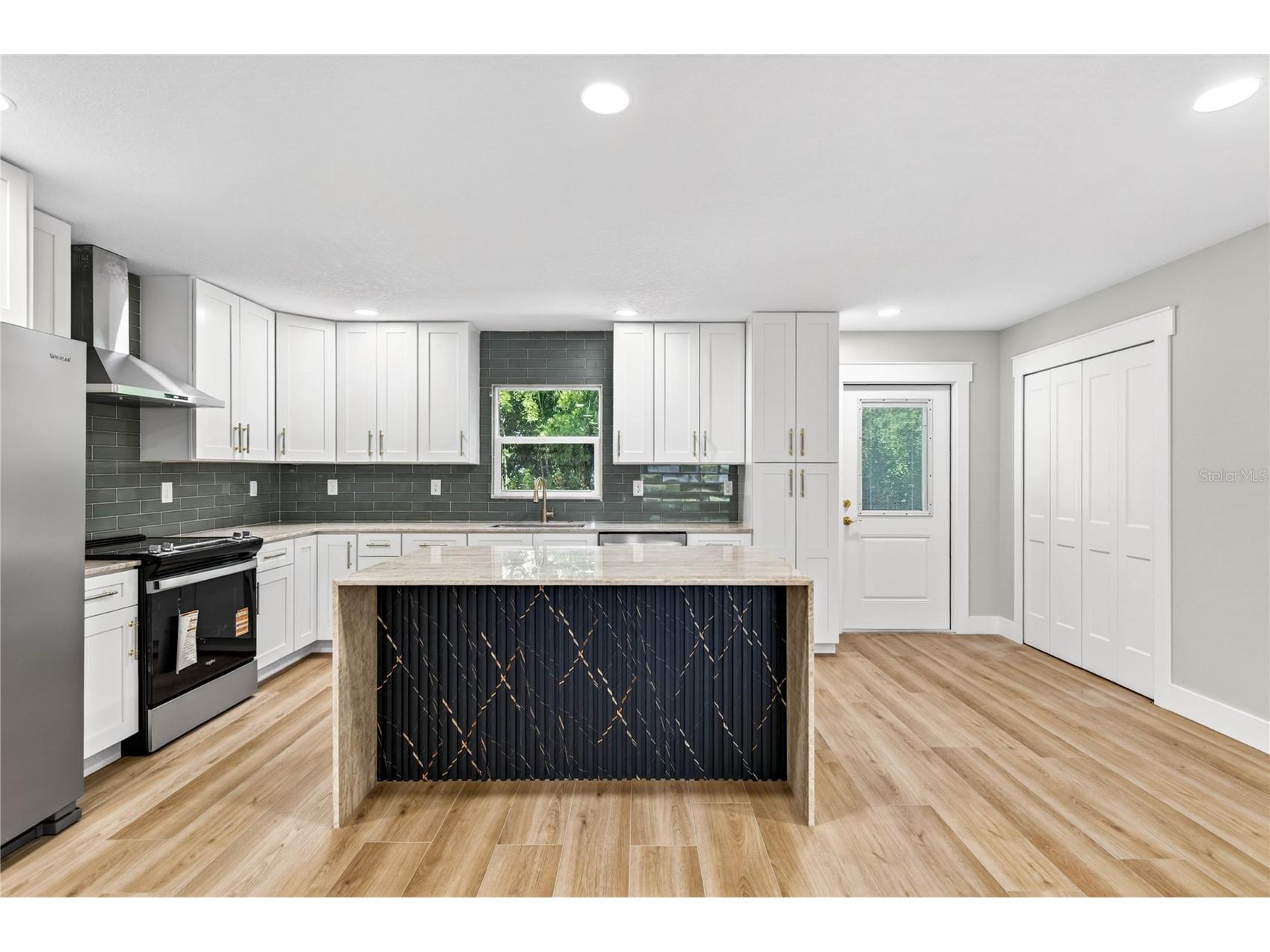 902 N 32nd Street Saint Petersburg FL 33713 TB8481192 image9