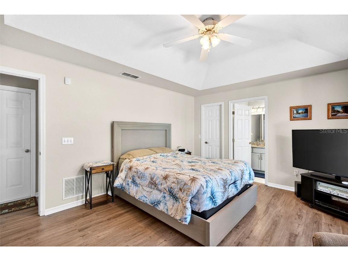 902 NE 130th Terrace Silver Springs FL 34488 OM715942 image18