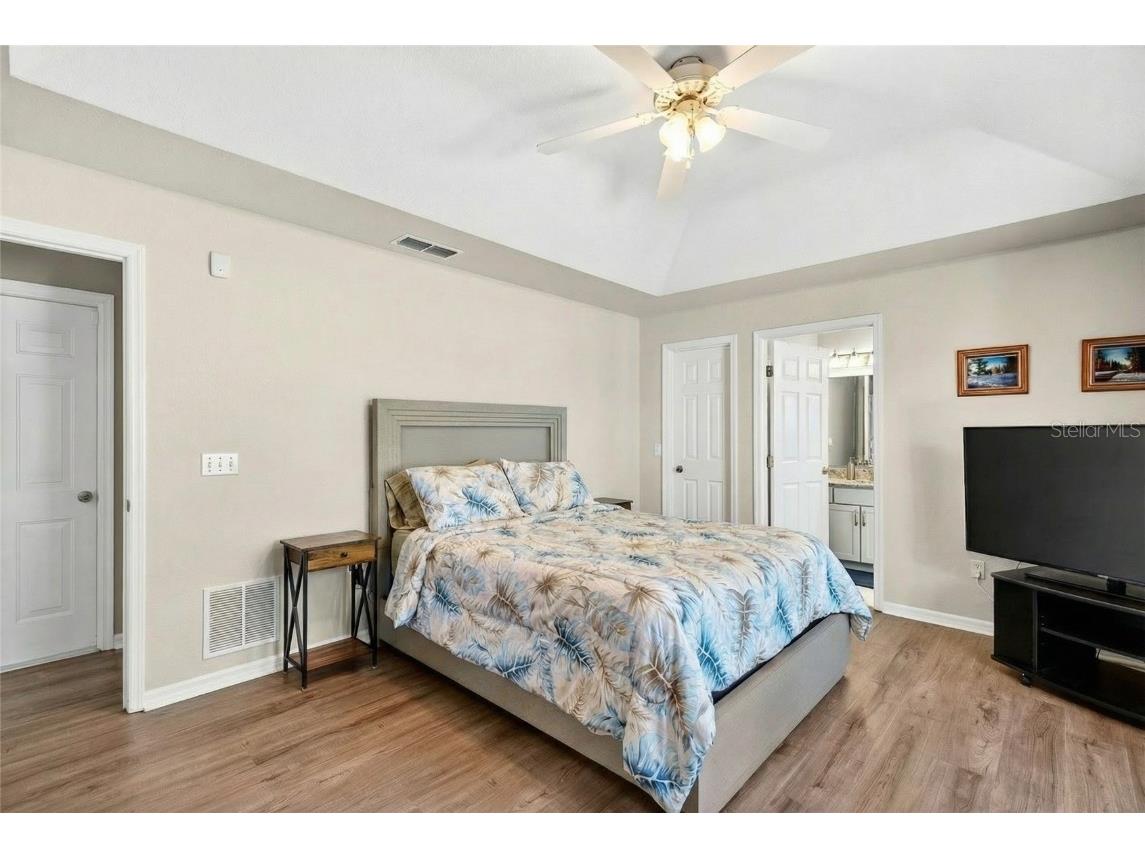 902 NE 130th Terrace Silver Springs FL 34488 OM715942 image24