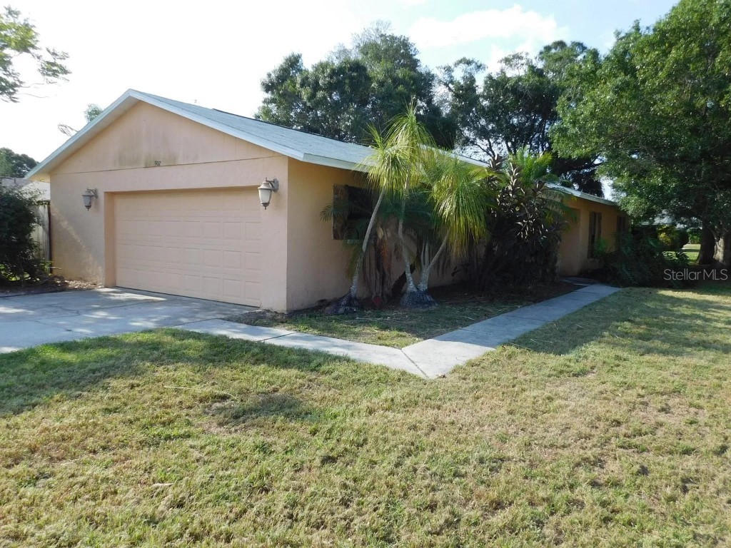 902 Plum Tree Lane Sarasota FL 34243 A4671062 image1