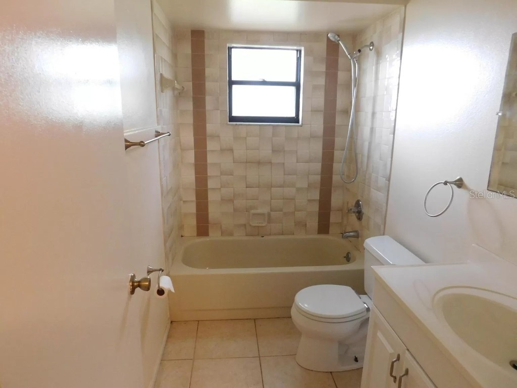 902 Plum Tree Lane Sarasota FL 34243 A4671062 image13