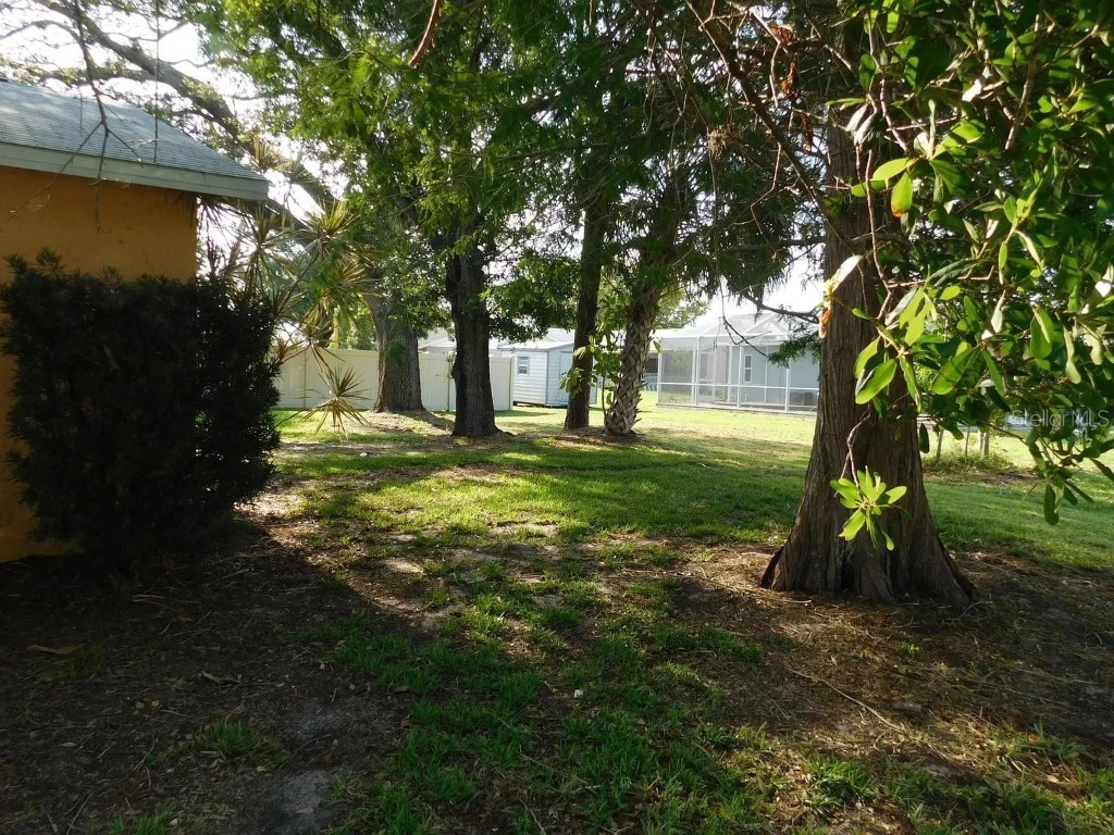 902 Plum Tree Lane Sarasota FL 34243 A4671062 image17