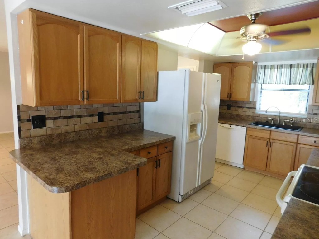 902 Plum Tree Lane Sarasota FL 34243 A4671062 image3