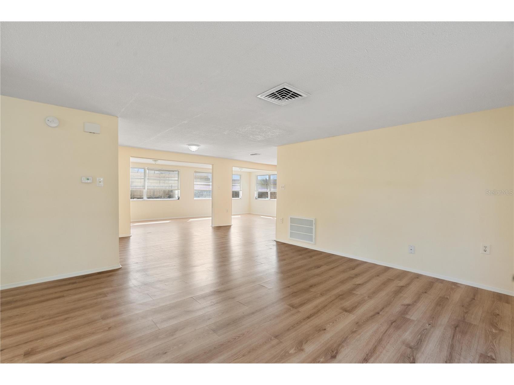9020 Hunt Club Lane Port Richey FL 34668 W7883846 image4