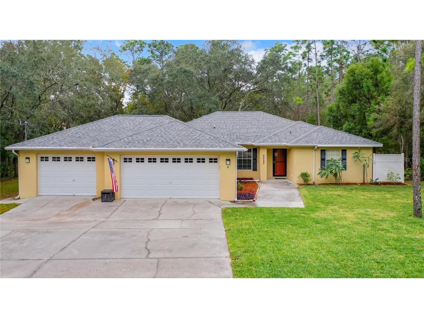 9022 Long Lake Avenue Weeki Wachee FL 34613 W7860028 image1