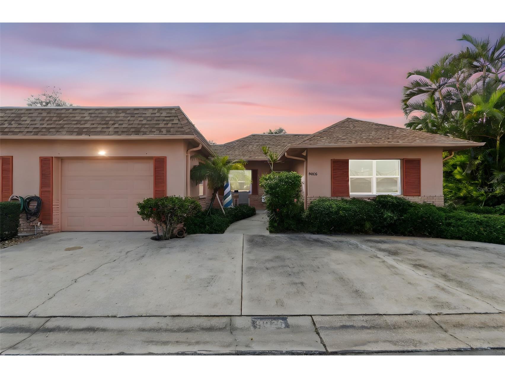 9026 Golden Horseshoe Drive Seminole FL 33777 TB8455103 image1