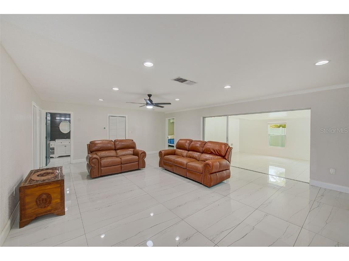 9027 Merrimoor Boulevard Seminole FL 33777 TB8396547 image4