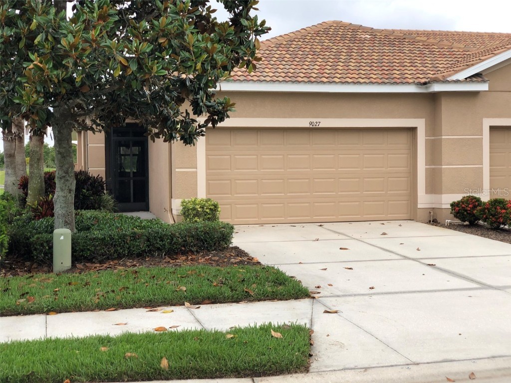 9027 Stone Harbour Loop Bradenton FL 34212 A4676988 image1