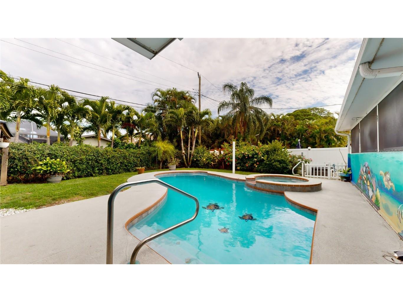 9031 Bay Street NE Saint Petersburg FL 33702 U8222789 image1
