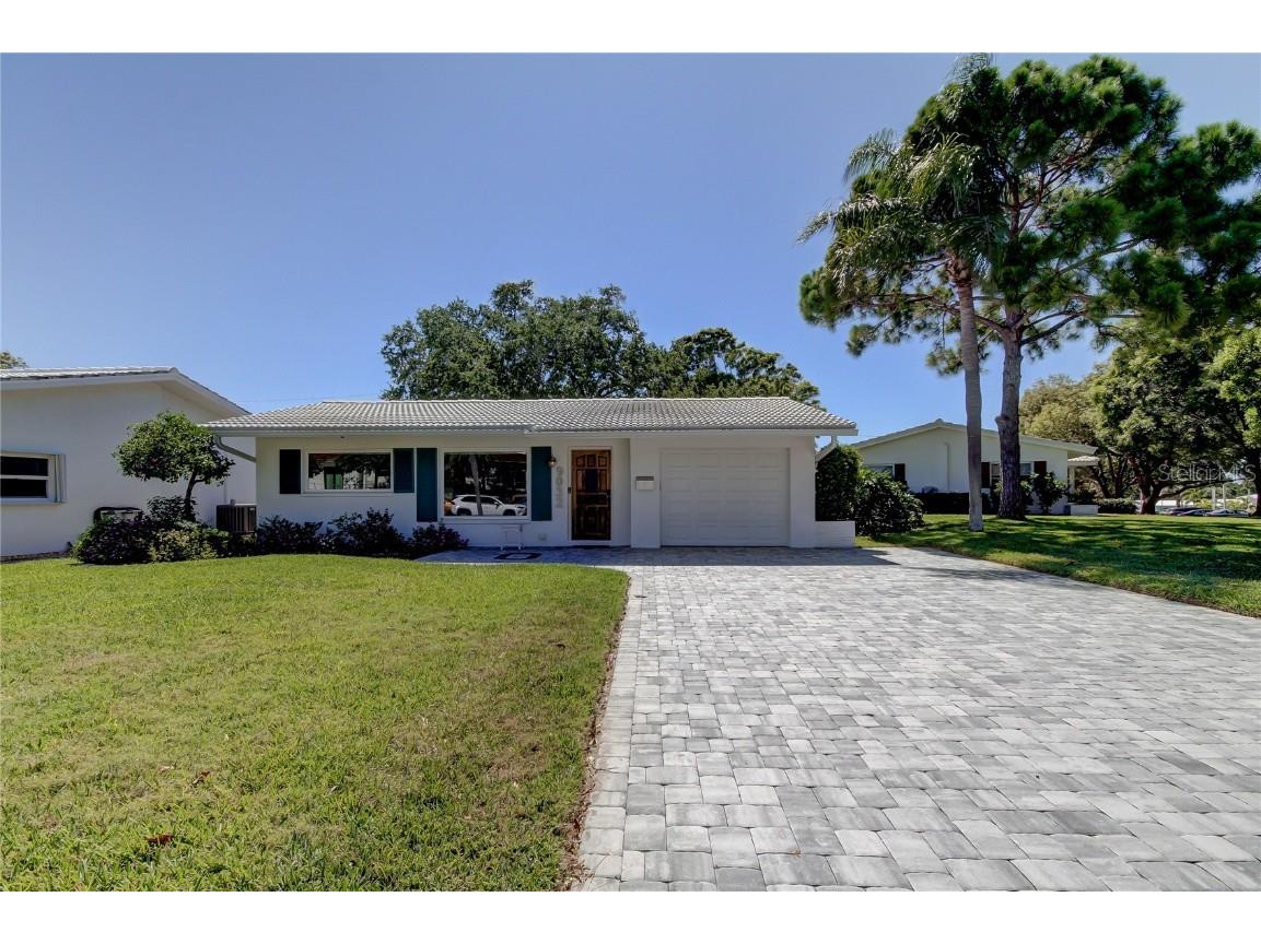 9032 140th Way Seminole FL 33776 U8161832 image1