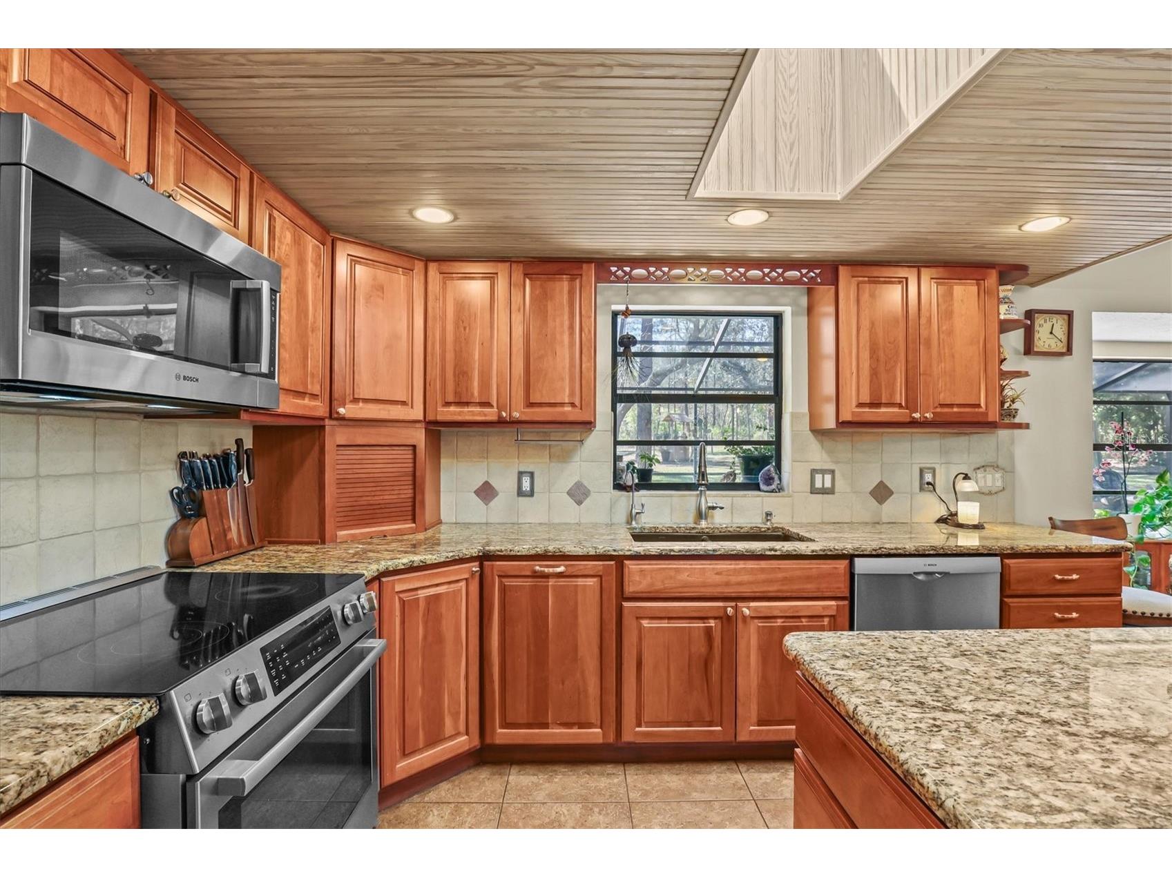9032 Birmingham Avenue Weeki Wachee FL 34613 W7885838 image21