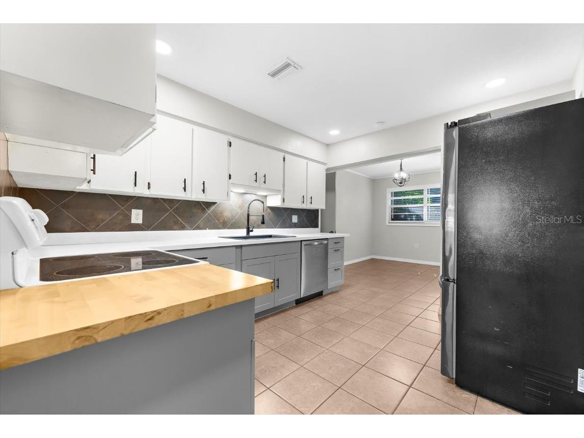 904 66th Avenue W Bradenton FL 34207 A4668209 image32