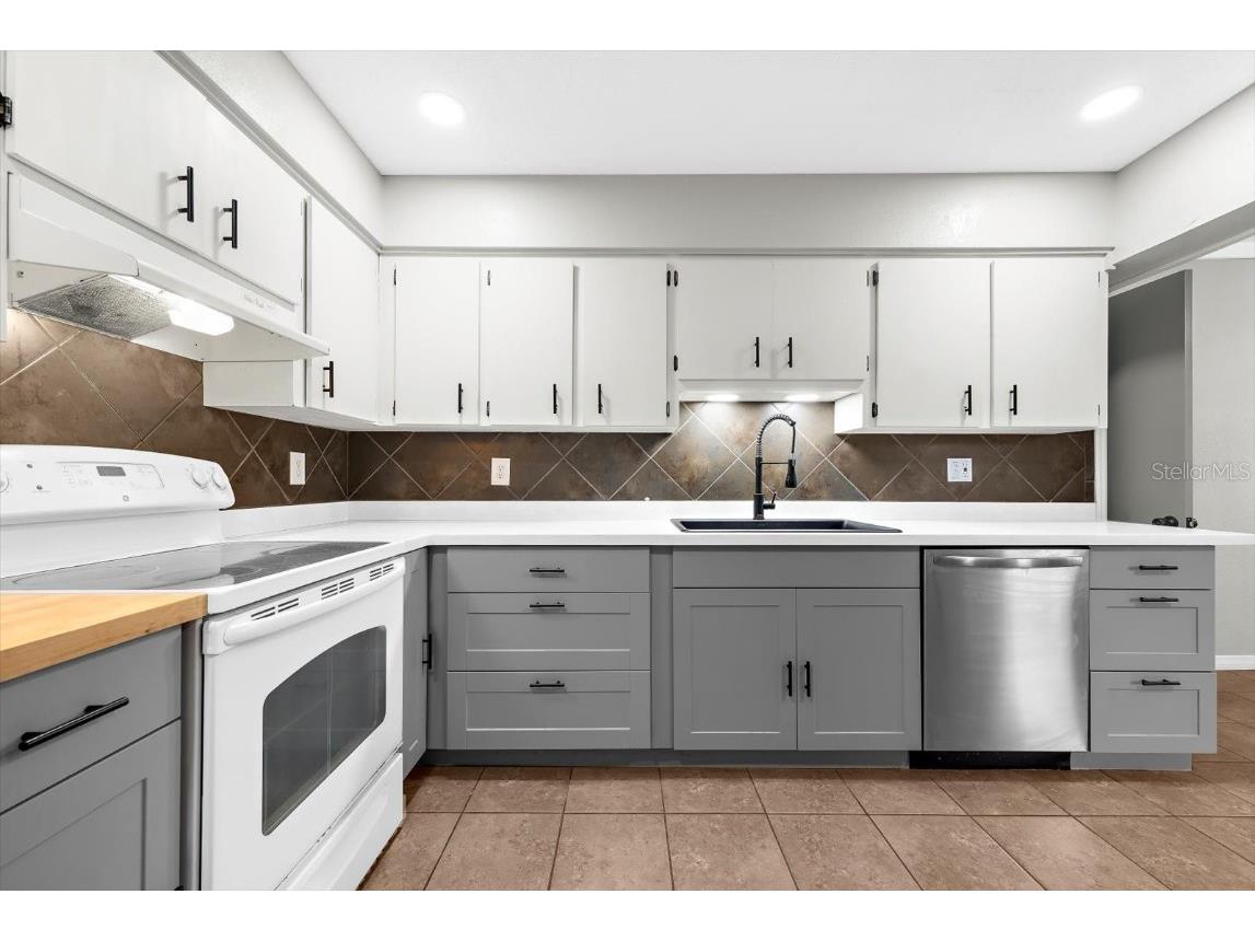 904 66th Avenue W Bradenton FL 34207 A4668209 image33