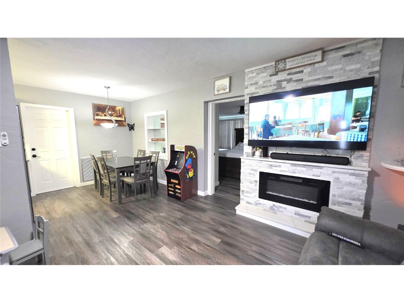 904 Orlando Avenue Bradenton FL 34207 A4666765 image2