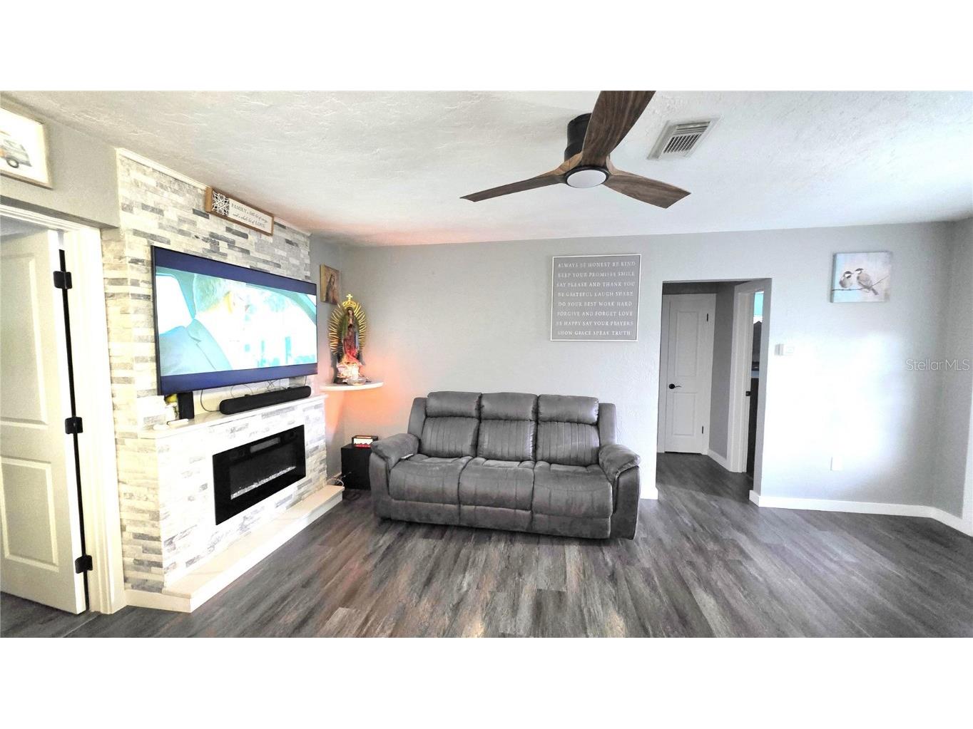 904 Orlando Avenue Bradenton FL 34207 A4666765 image7