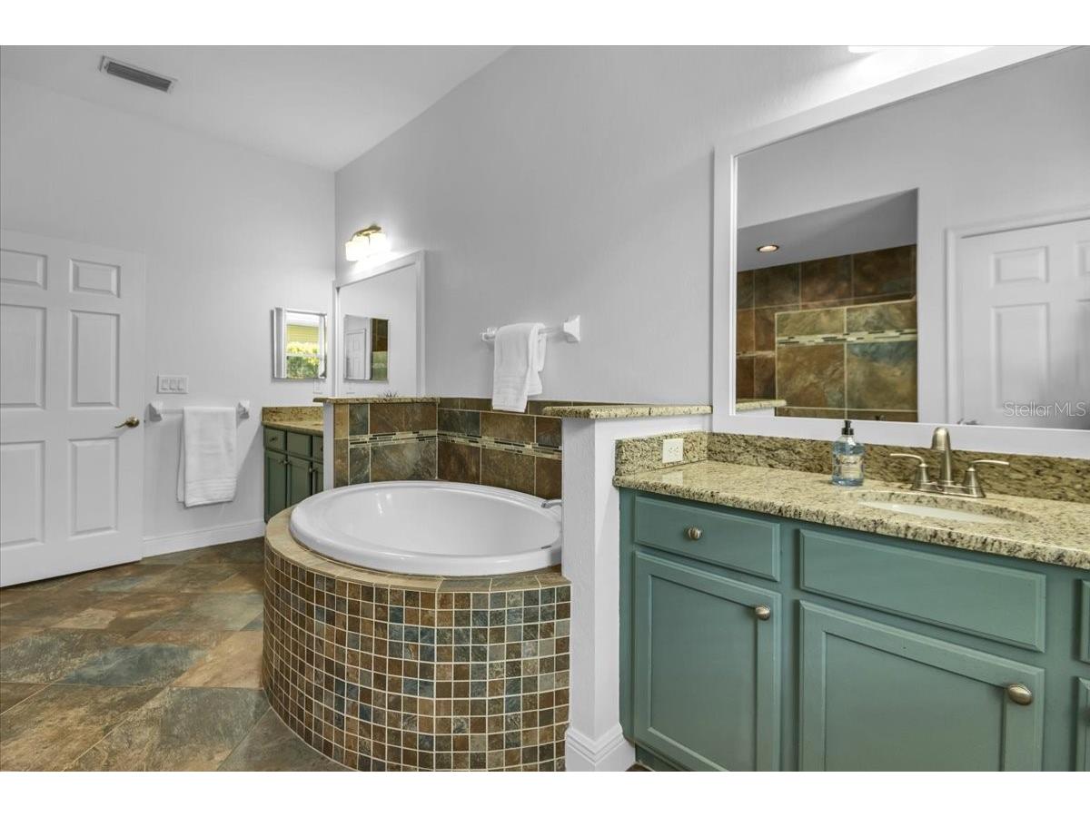 904 Riverscape Street Bradenton FL 34208 A4684220 image32