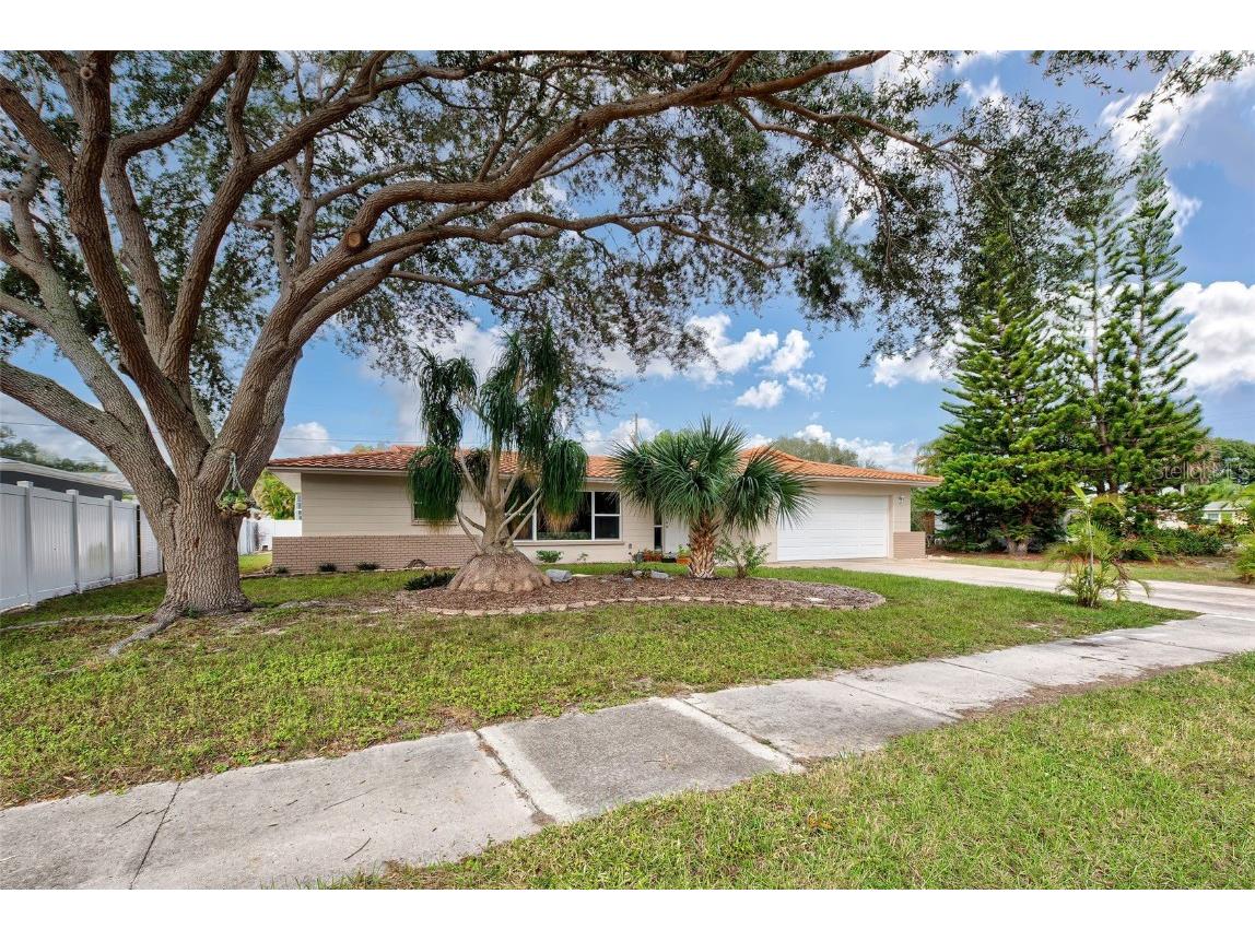904 Riviera Street Venice FL 34285 A4517367 image1