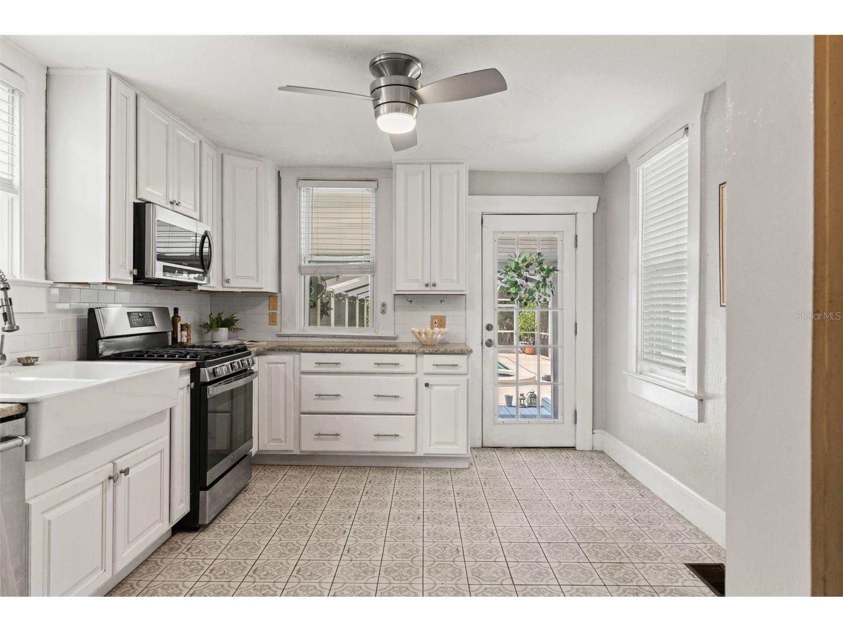 904 W Henry Avenue Tampa FL 33604 TB8511252 image16