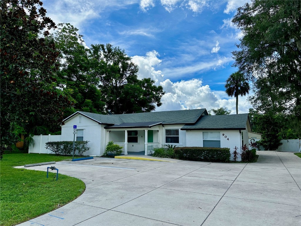 904 W New York Avenue Deland FL 32720 V4931519 image1