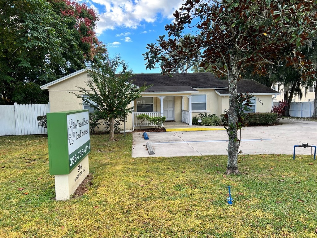 904 W New York Avenue W Deland FL 32720 V4939105 image1
