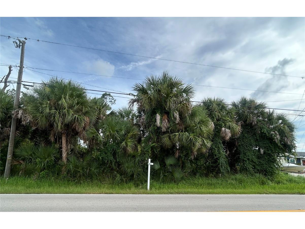 9041 Fruitland Avenue Englewood FL 34224 A4663947 image1