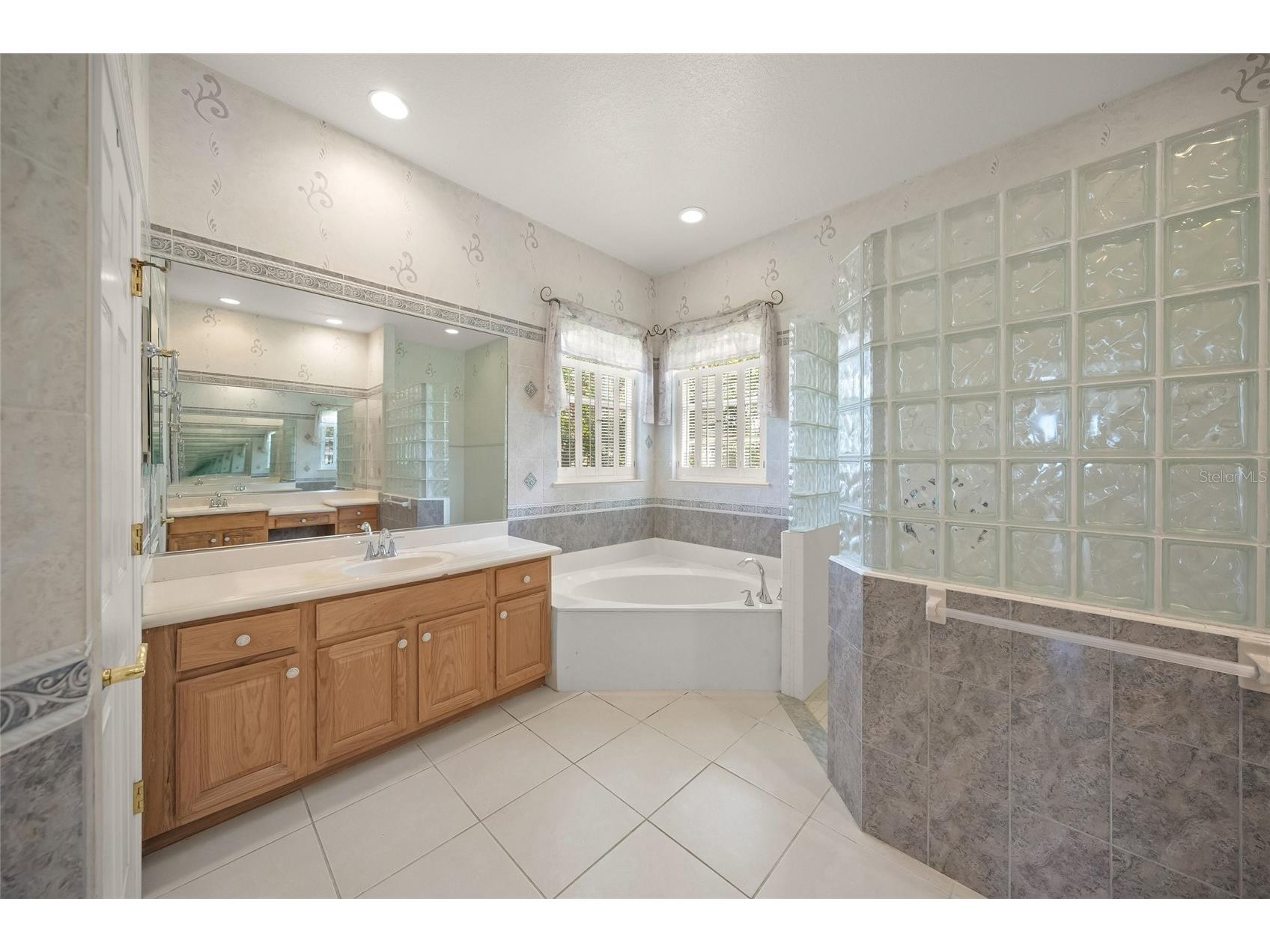9043 Misty Creek Drive Sarasota FL 34241 A4694422 image36