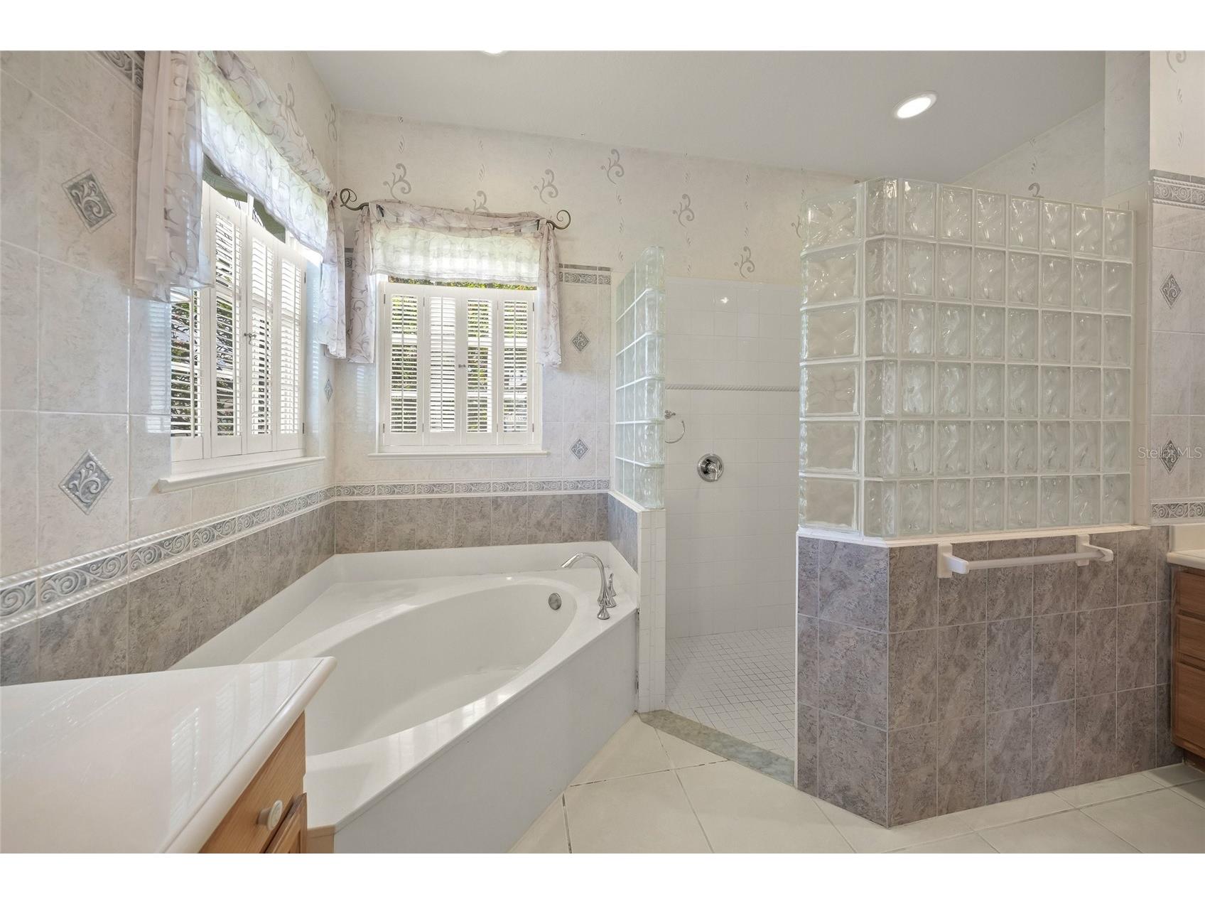 9043 Misty Creek Drive Sarasota FL 34241 A4694422 image37