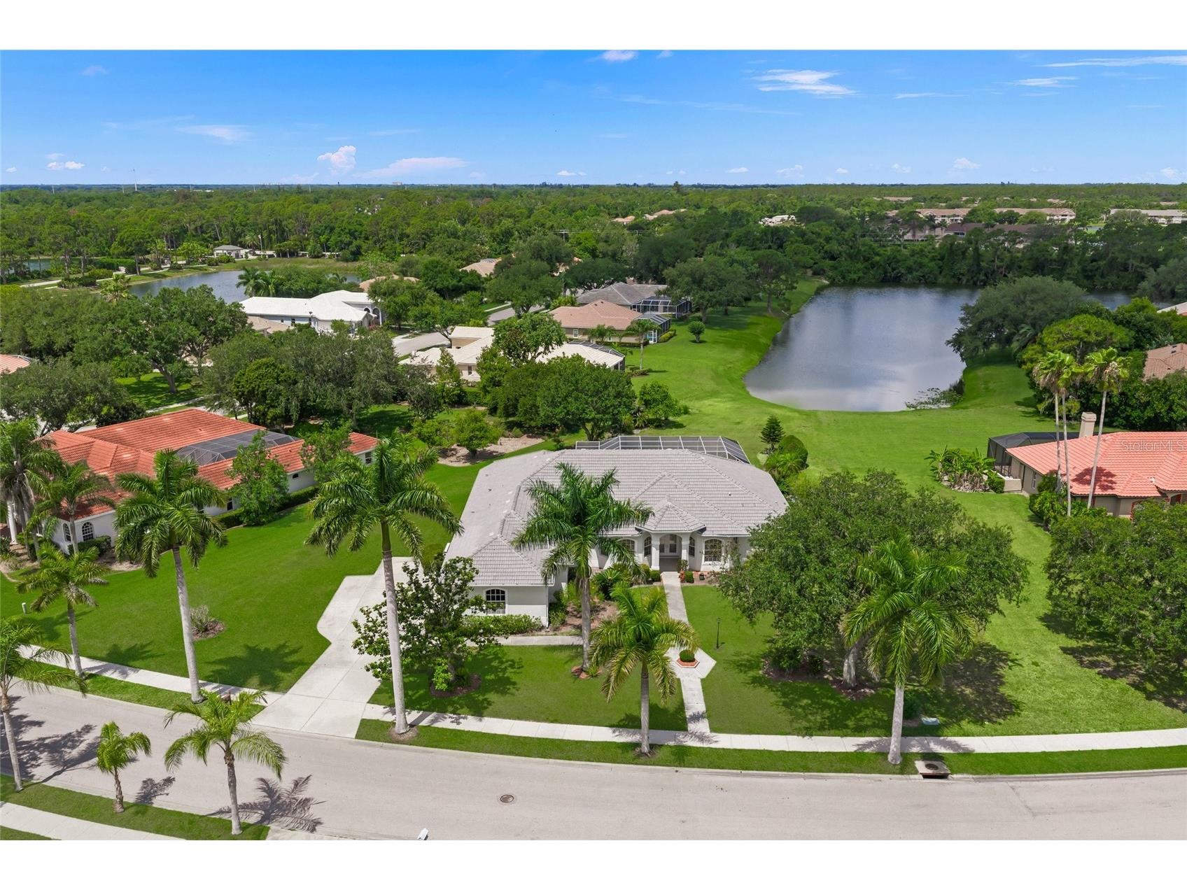 9043 Misty Creek Drive Sarasota FL 34241 A4694422 image4