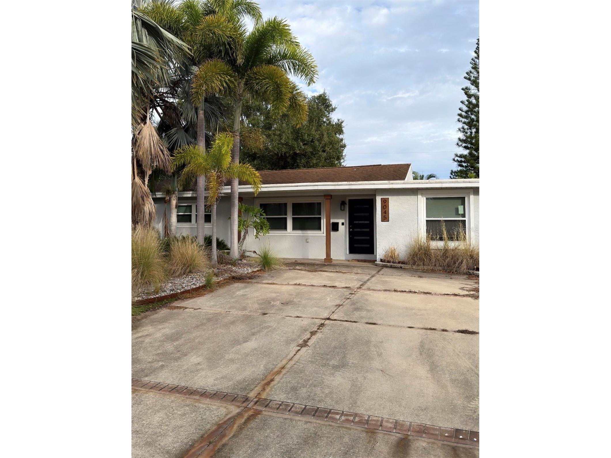 9045 3rd St N Saint Petersburg FL 33702 TB8459810 image1