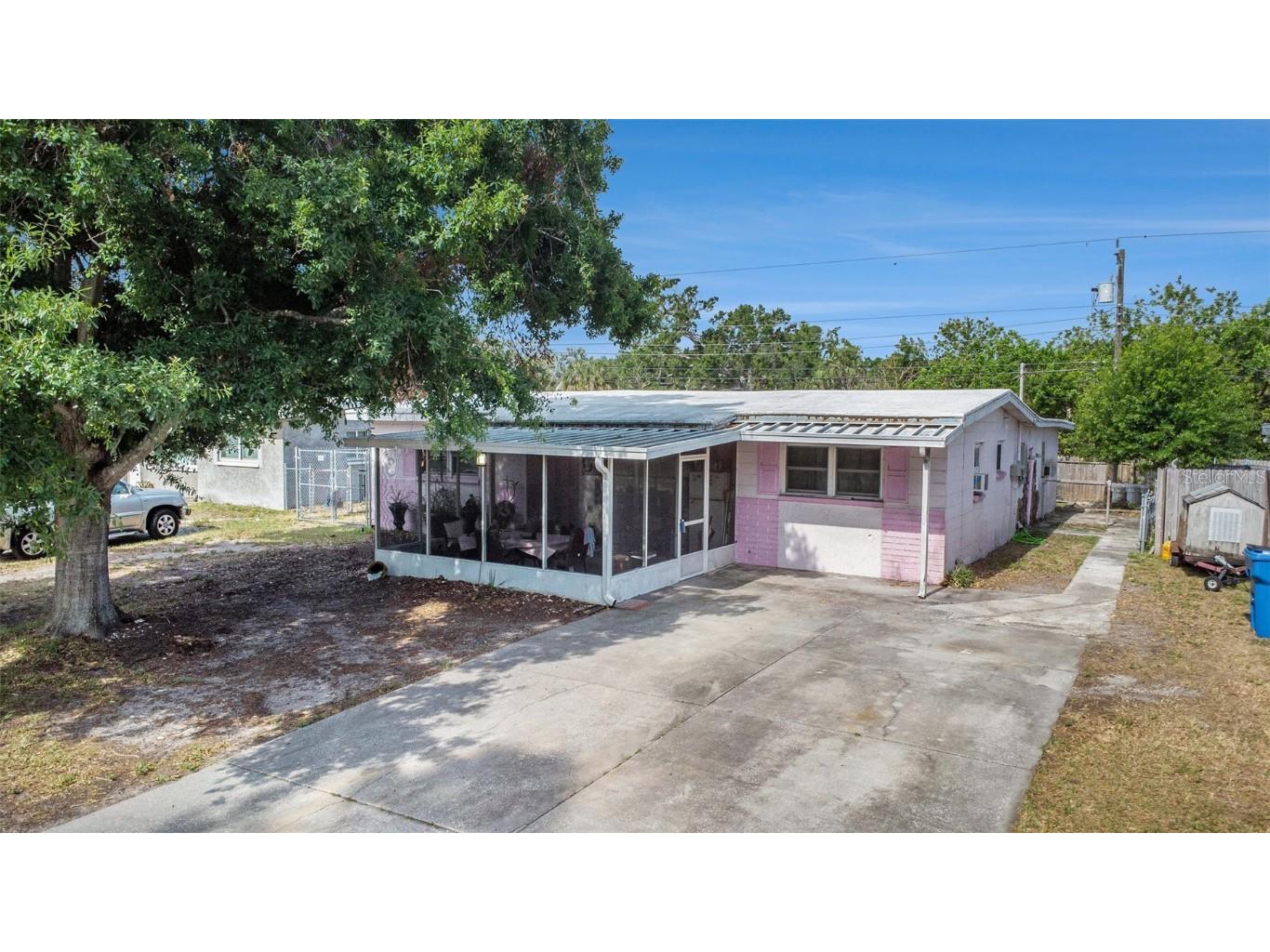 9048 94th Street Seminole FL 33777 TB8357340 image1