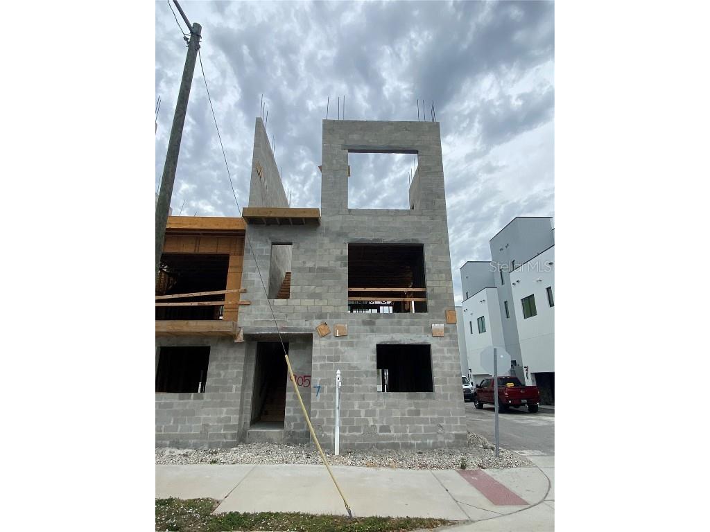 905 Arlington Avenue N Saint Petersburg FL 33705 U8154799 image1