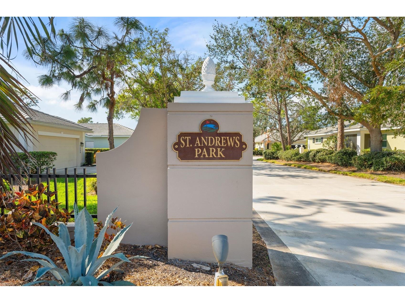 905 Barclay Court Venice FL 34293 A4678789 image41