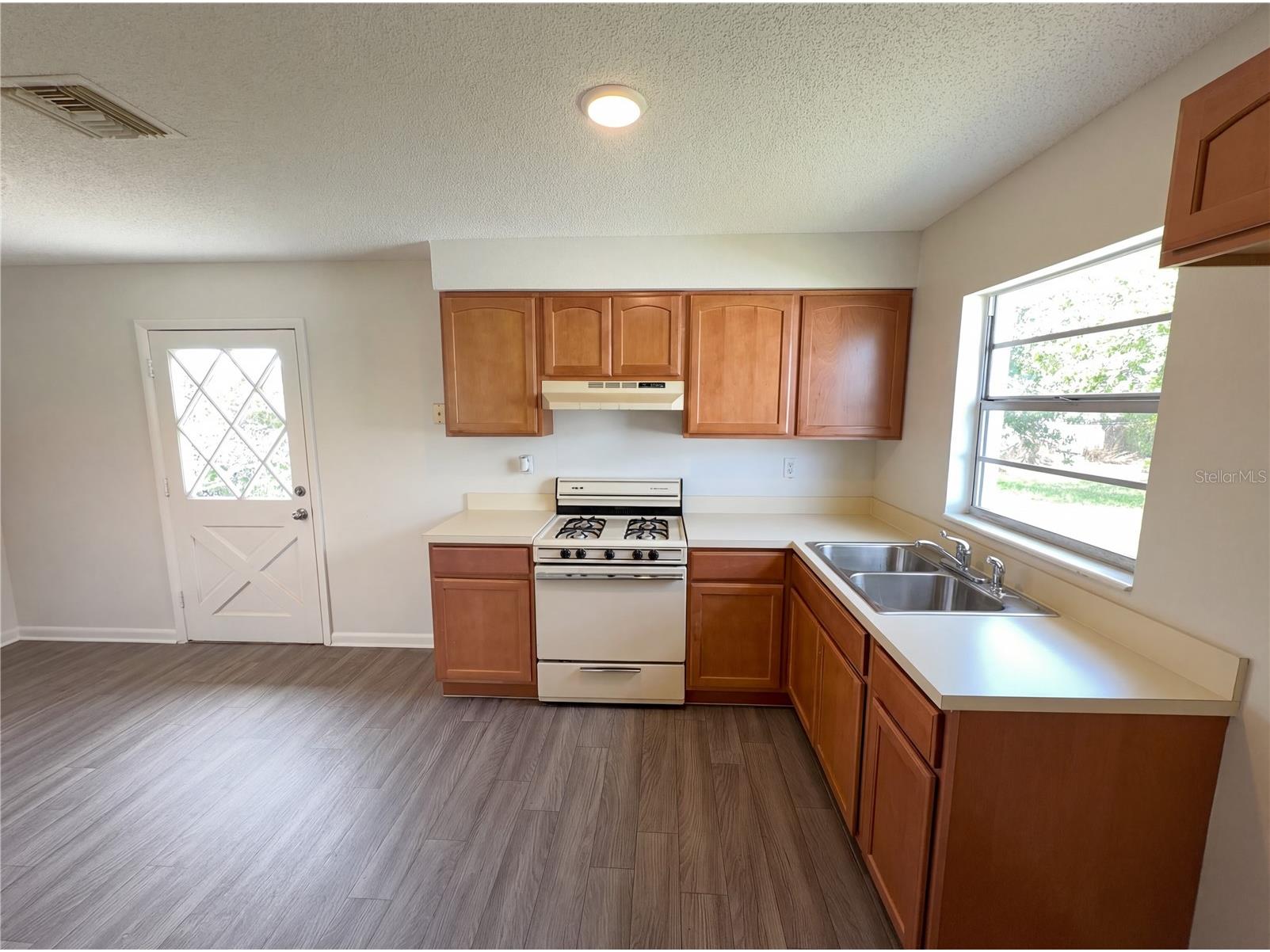 905 Cedar Drive Melbourne FL 32901 O6395914 image2