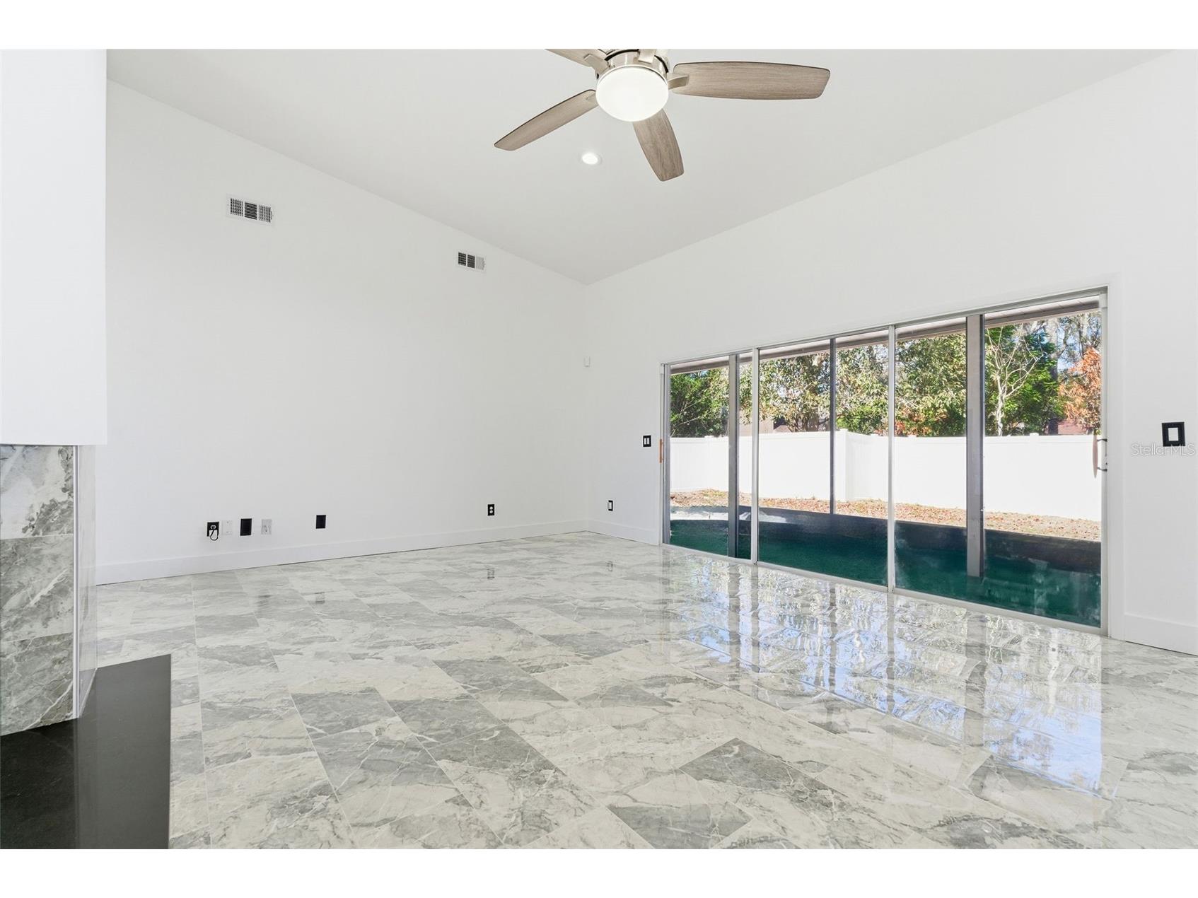 905 Clearcreek Drive Tampa FL 33613 TB8465009 image11