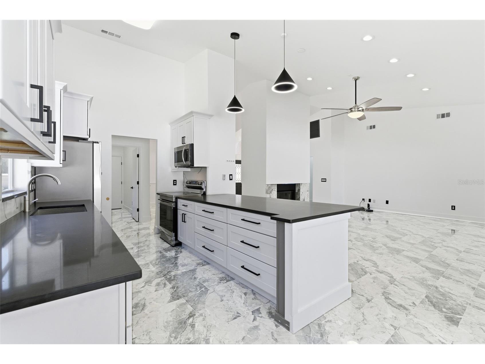 905 Clearcreek Drive Tampa FL 33613 TB8465009 image17