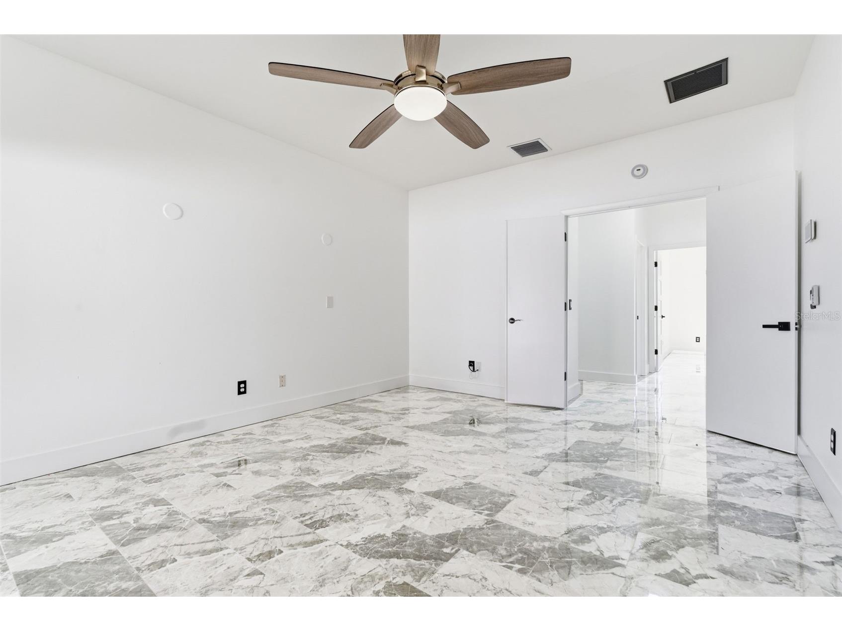 905 Clearcreek Drive Tampa FL 33613 TB8465009 image24