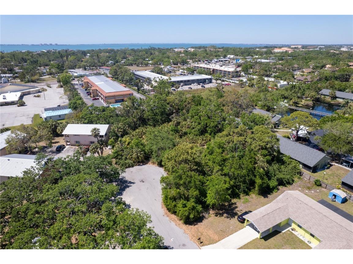 905 Royal Palm Drive Sarasota FL 34234 A4646446 image2