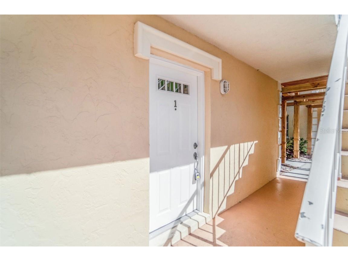 906 La Costa Circle #1 Sarasota FL 34237 O6054721 image1