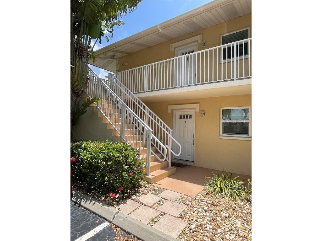 906 La Costa Circle #7 Sarasota FL 34237 A4576278 image1