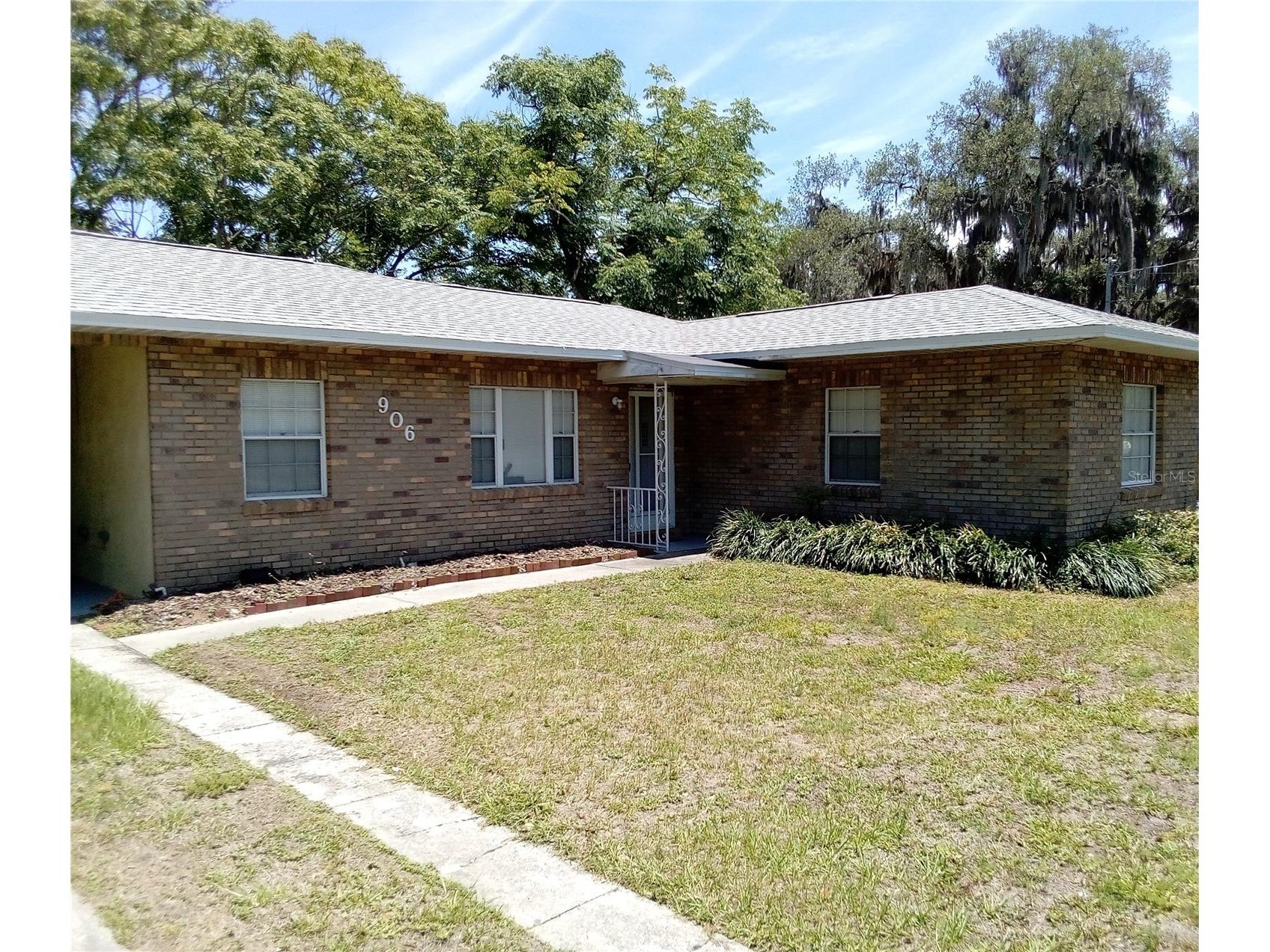 906 Oak Drive Leesburg FL 34748 W7886051 image1