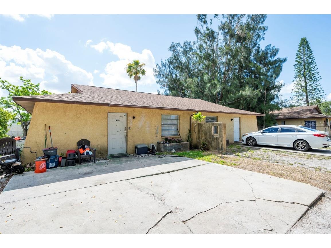 907 63rd Avenue W #907 & 909 Bradenton FL 34207 TB8386131 image1