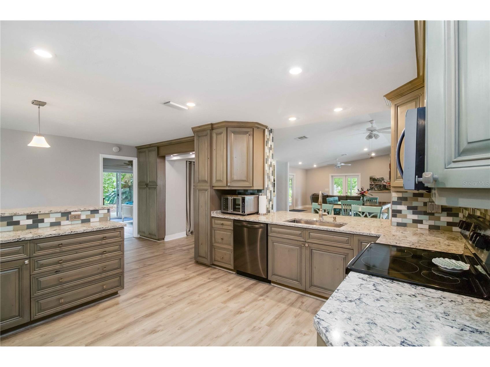 907 69th Street NW Bradenton FL 34209 A4688823 image10